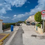 Villa Miki